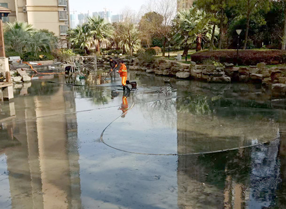 靖宇景观池淤泥清理