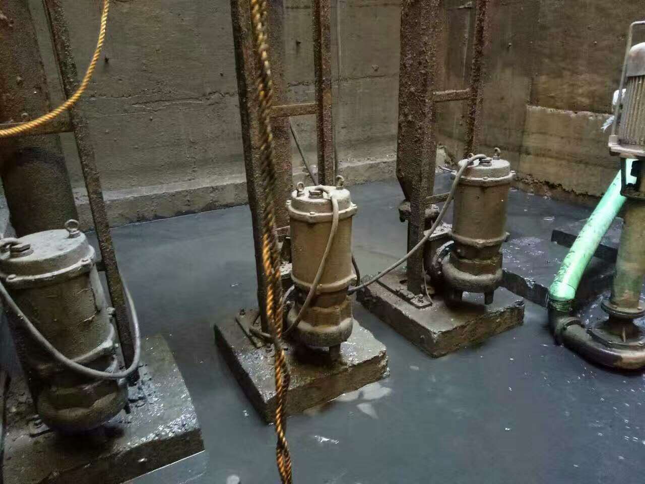 靖宇污水池清理