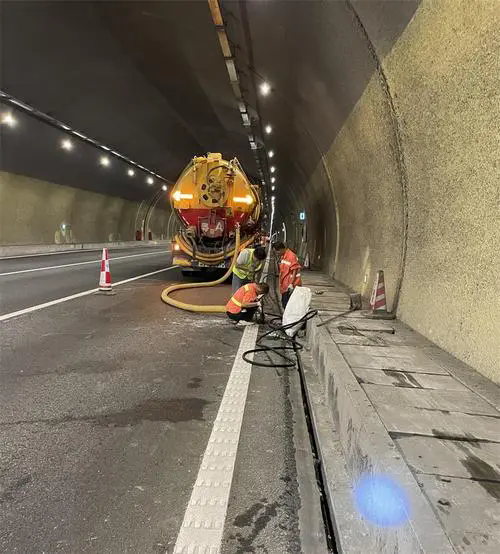 靖宇隧道排水渠清淤